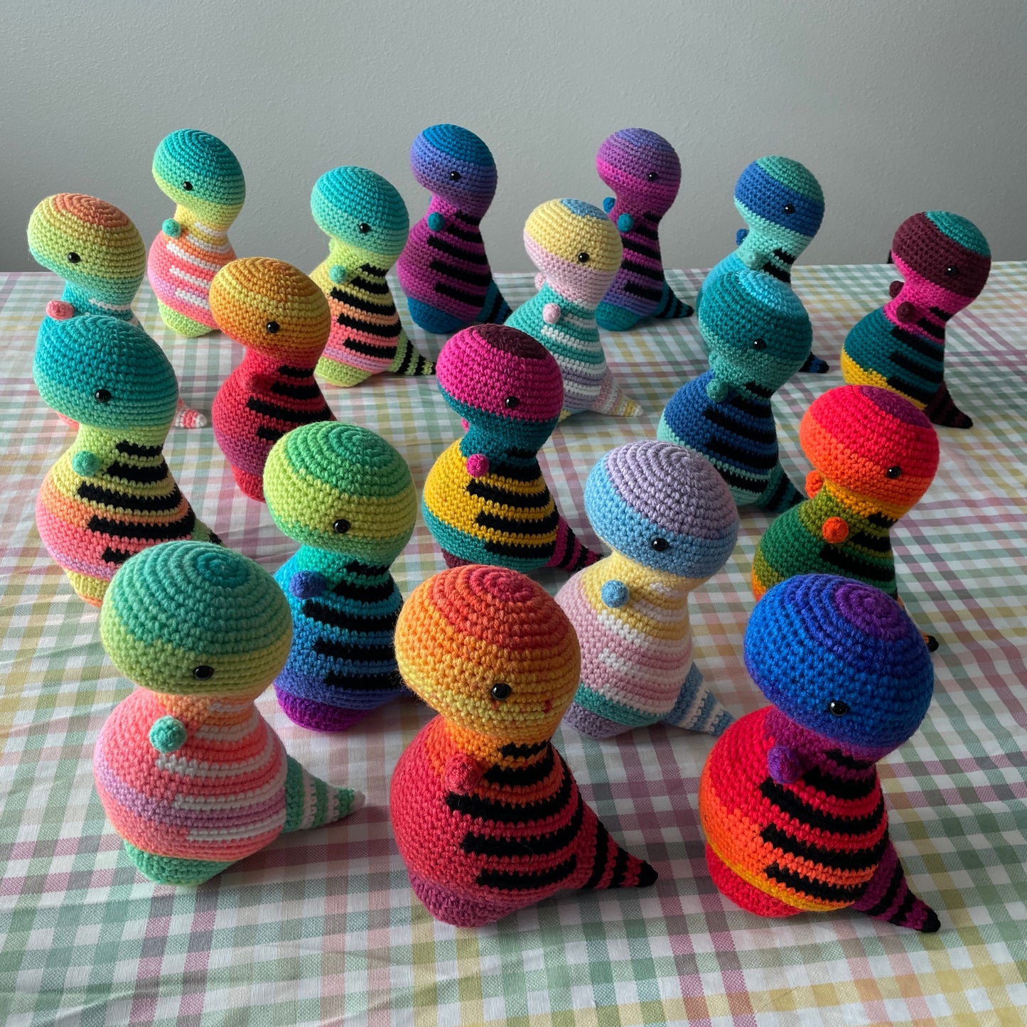 Gradient Dino (8.5 inch)